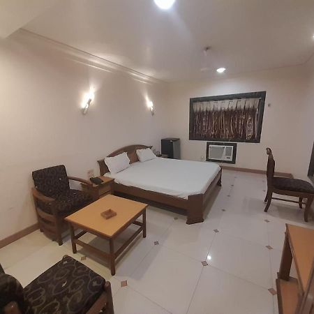 Hotel Mayur By Wb Inn Ulhasnagar Экстерьер фото