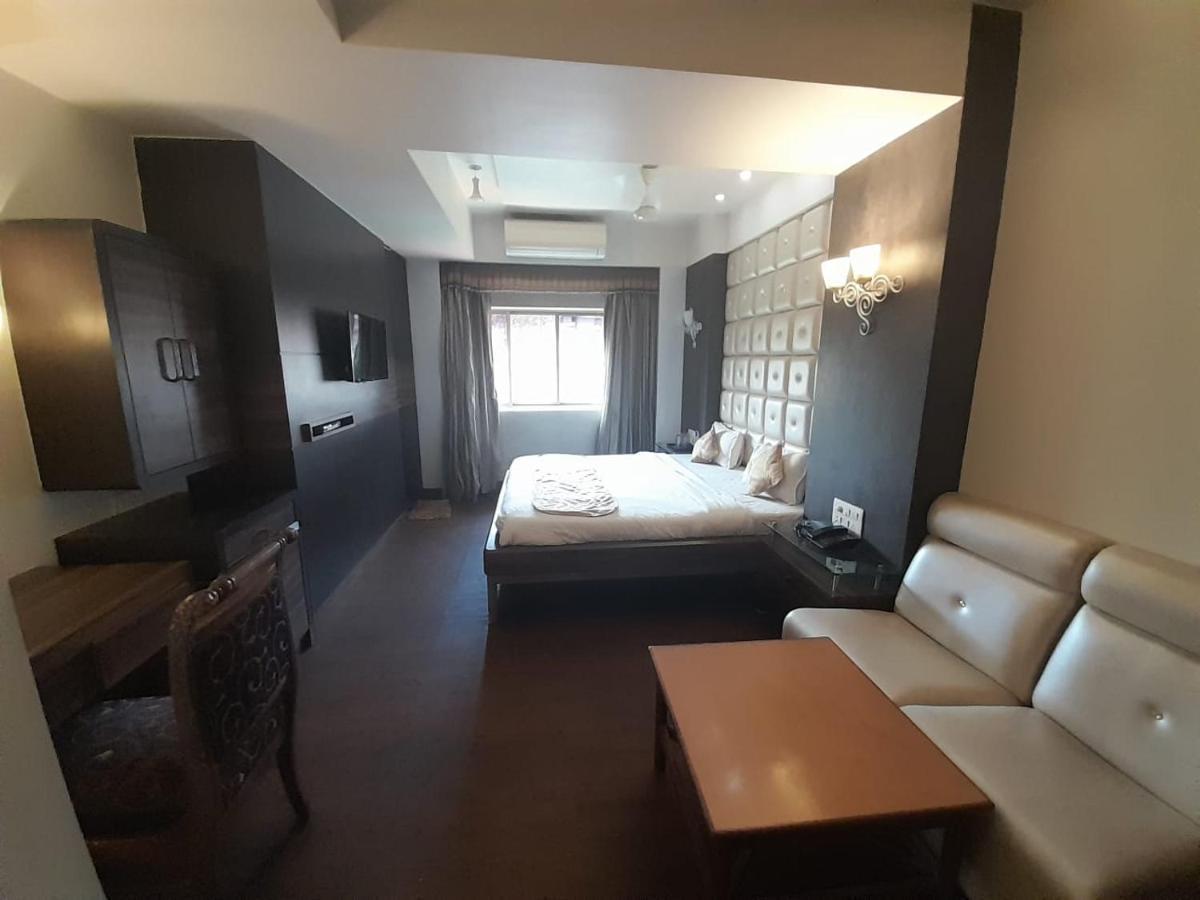 Hotel Mayur By Wb Inn Ulhasnagar Экстерьер фото