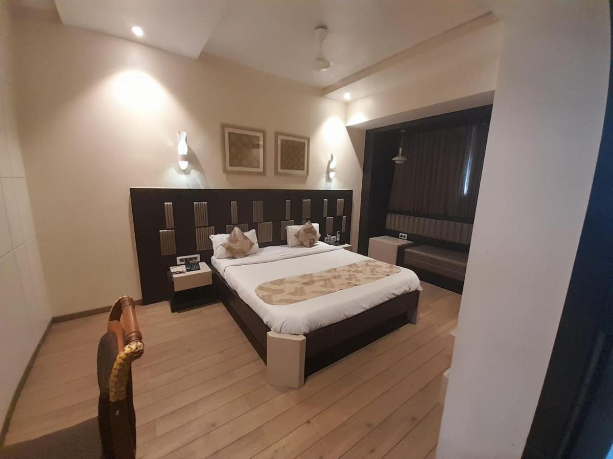 Hotel Mayur By Wb Inn Ulhasnagar Экстерьер фото